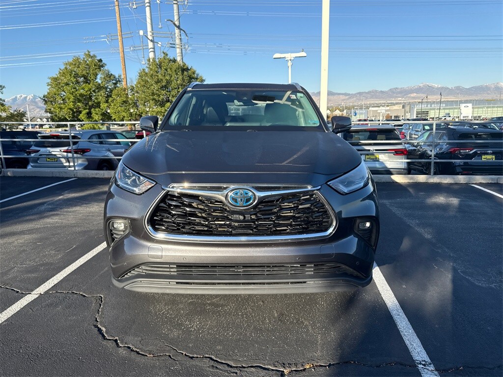 2022 Toyota Highlander Hybrid Limited photo 4