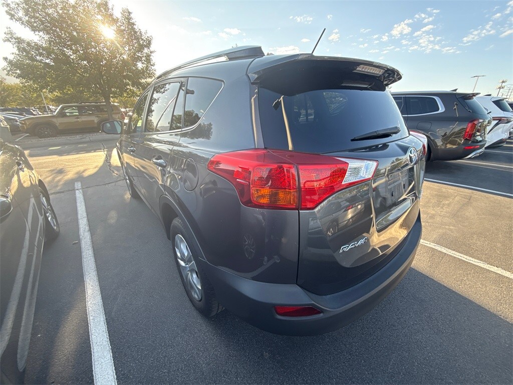 2014 Toyota RAV4 LE photo 2