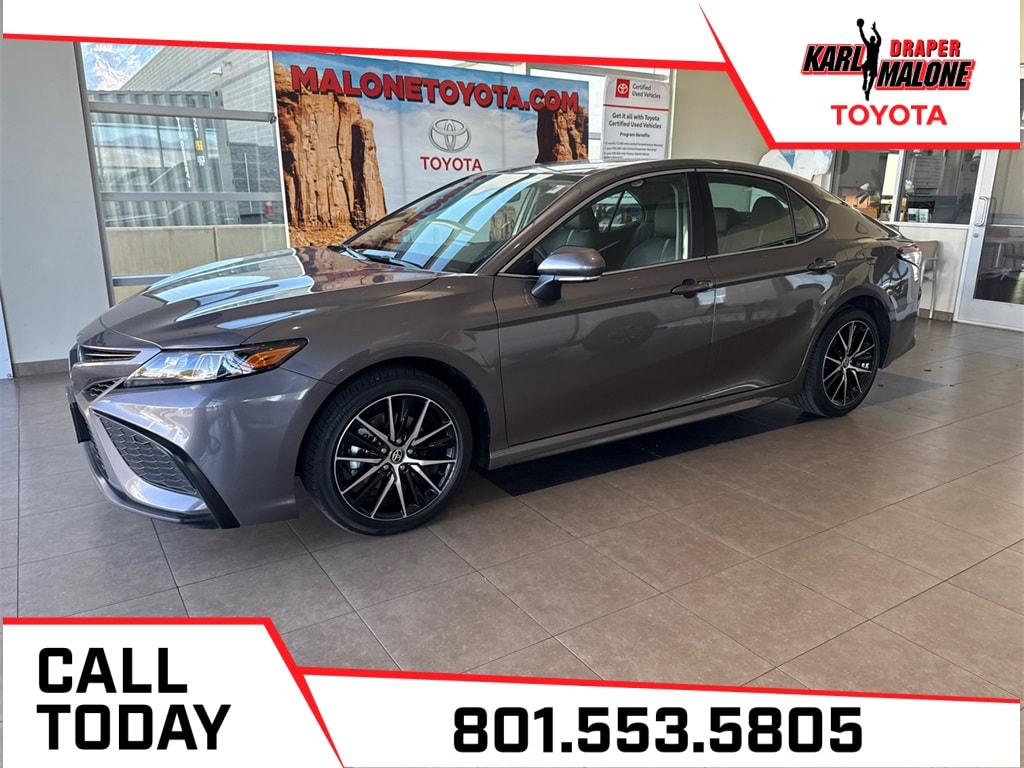 2024 Toyota Camry SE's photo