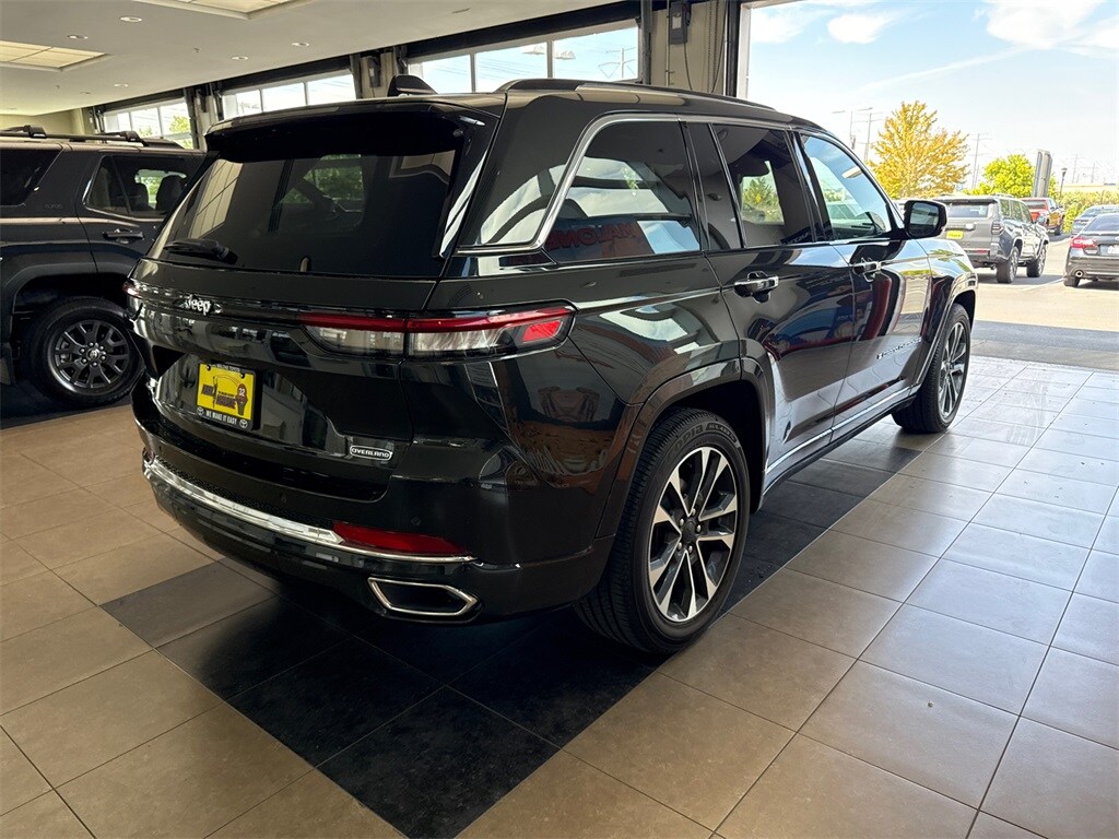 2023 Jeep Grand Cherokee Overland photo 4