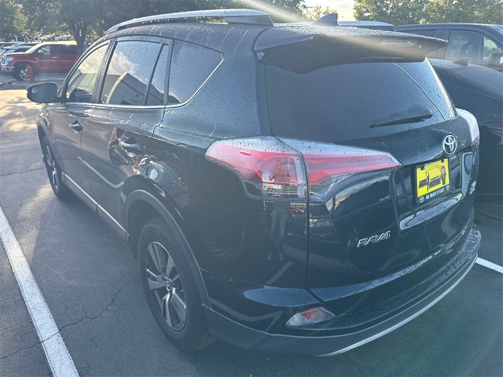 2017 Toyota RAV4 XLE photo 2