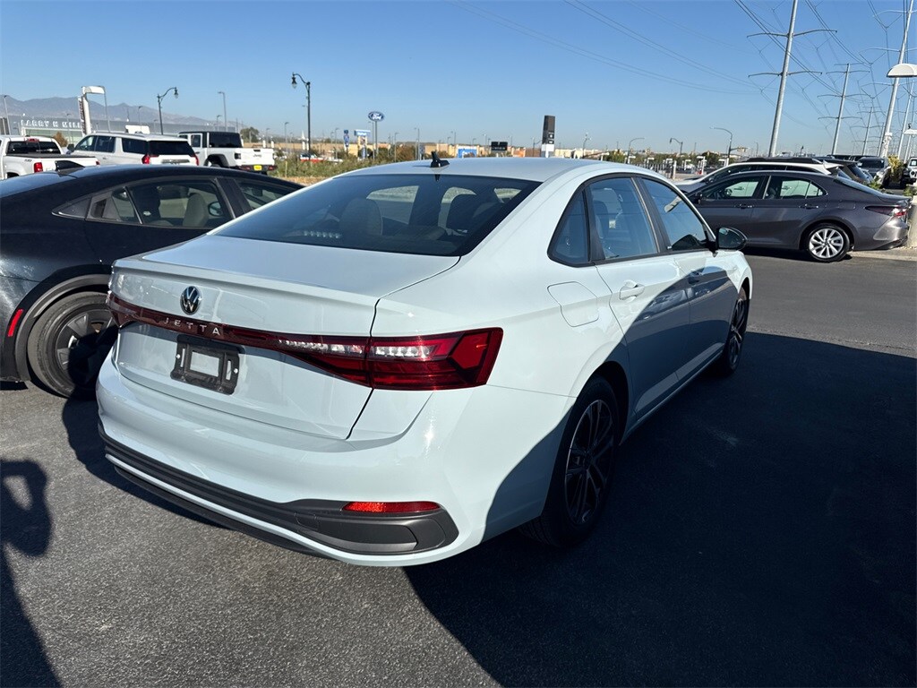 2025 Volkswagen Jetta 1.5T Sport photo 3
