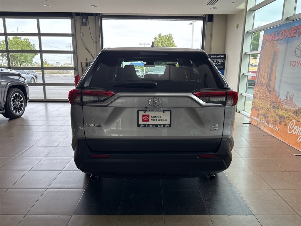 2024 Toyota RAV4 LE photo 3