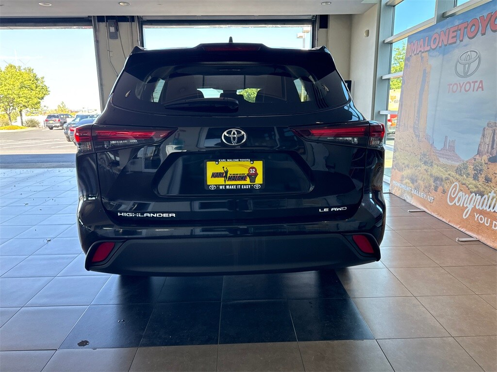 2024 Toyota Highlander LE photo 3