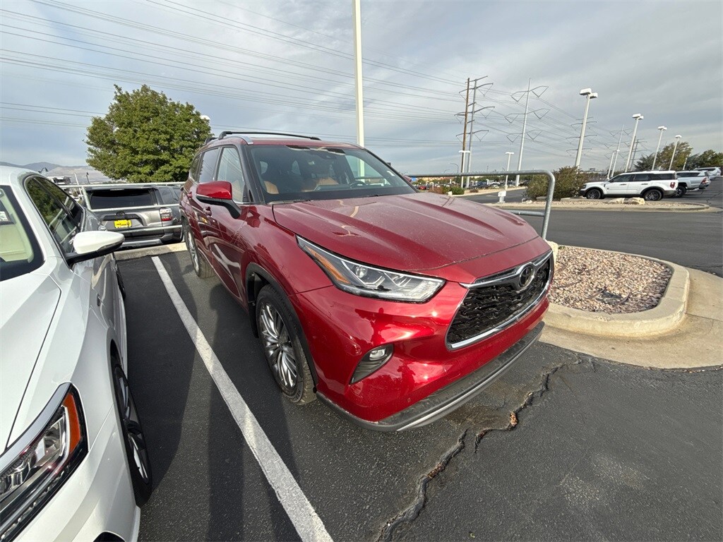 2022 Toyota Highlander Platinum photo 4