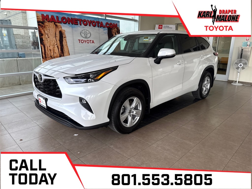 2024 Toyota Highlander LE's photo