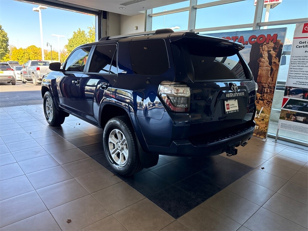 2020 Toyota 4Runner SR5 photo 2