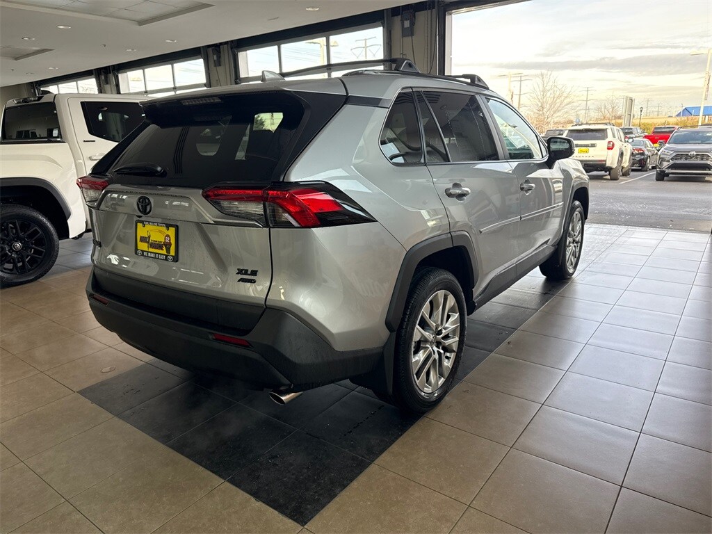 2025 Toyota RAV4 XLE Premium photo 2
