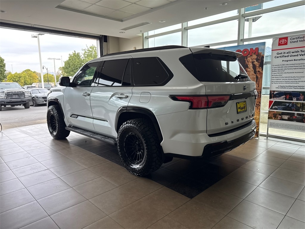 2023 Toyota Sequoia Platinum photo 2