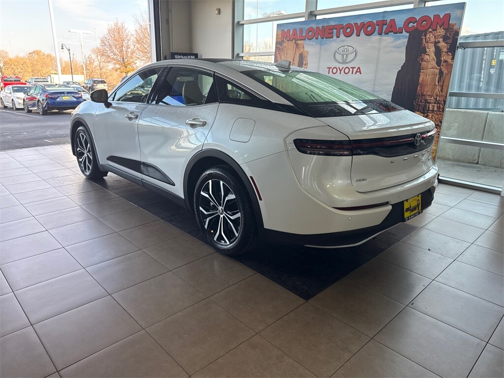 2023 Toyota Crown Limited photo 2