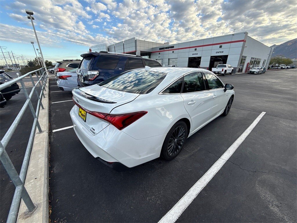 2019 Toyota Avalon Hybrid photo 3