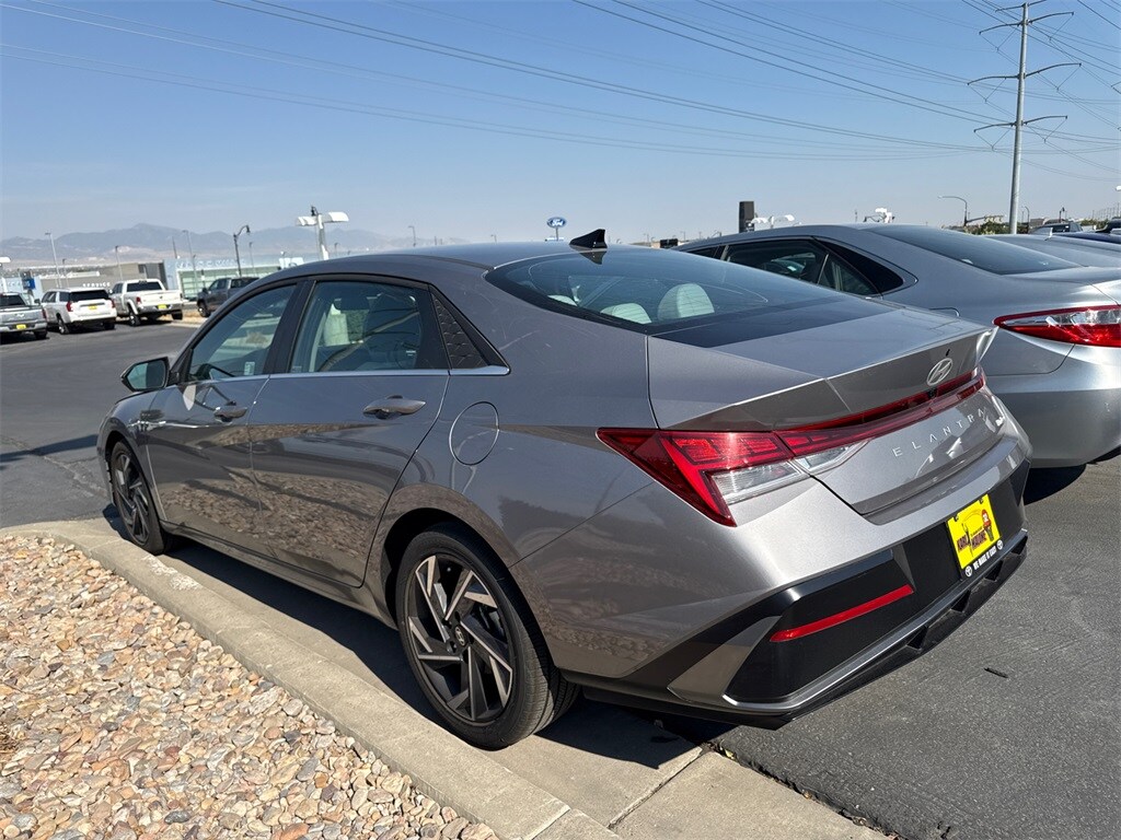 2025 Hyundai Elantra Limited photo 2