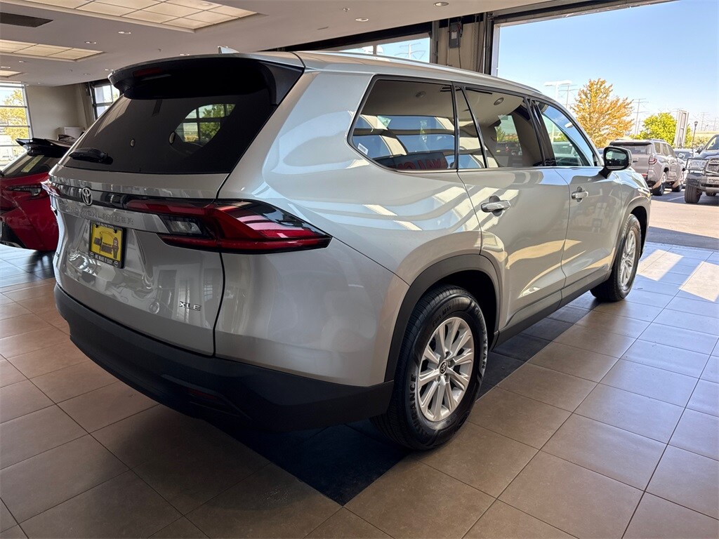 2025 Toyota Grand Highlander XLE photo 4