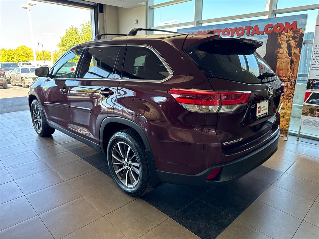 2019 Toyota Highlander XLE photo 2