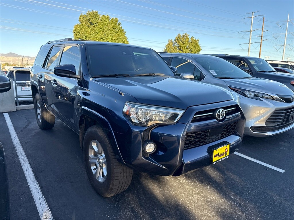 2020 Toyota 4Runner SR5 photo 2