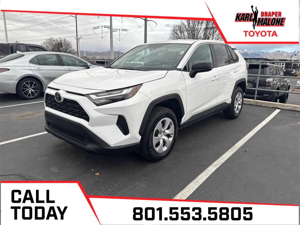 2024 Toyota RAV4 LE's photo