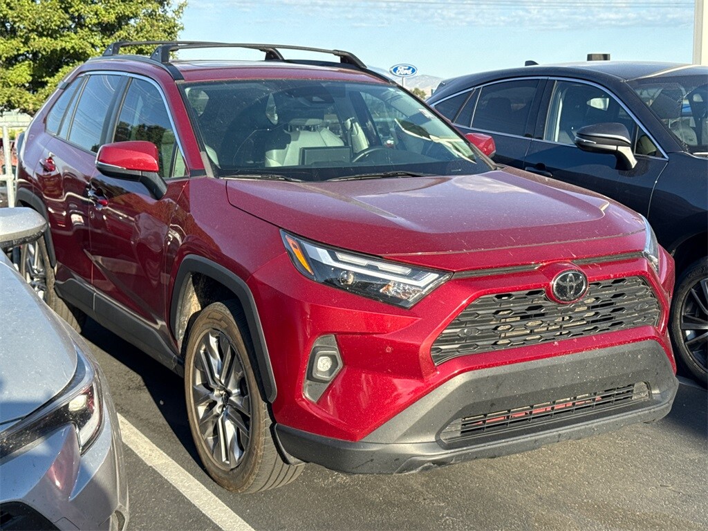 2022 Toyota RAV4 XLE Premium photo 4