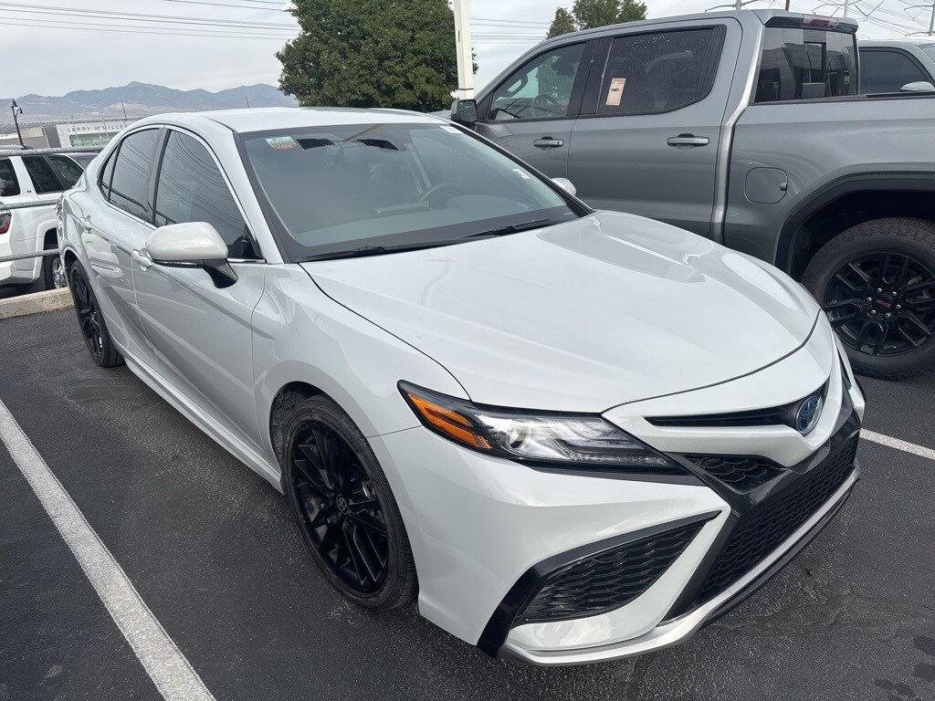 2024 Toyota Camry Hybrid XSE photo 2