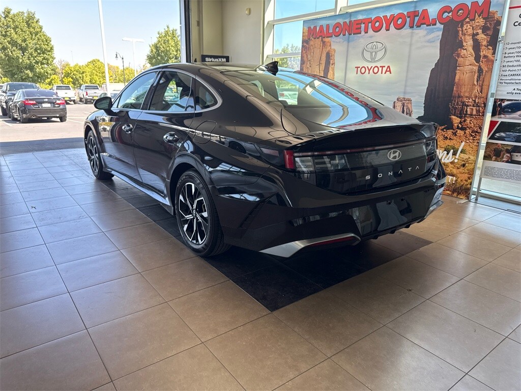 2025 Hyundai Sonata SEL photo 2