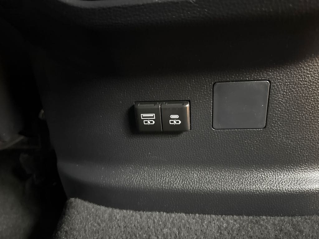 2025 Toyota Sequoia SR5 - Photo 24