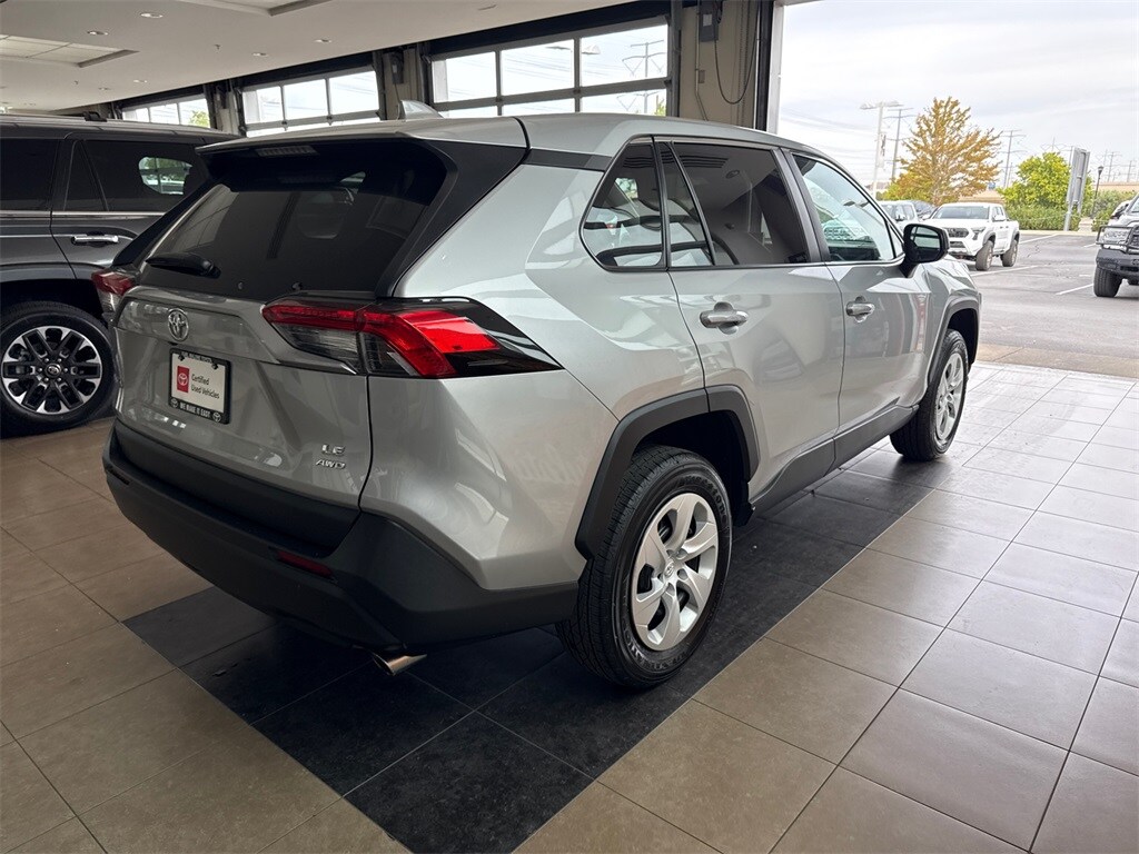2024 Toyota RAV4 LE photo 4