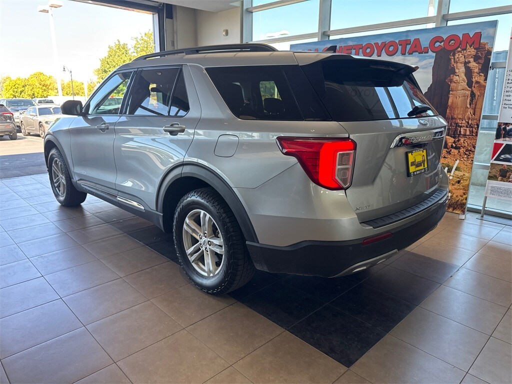 2024 Ford Explorer XLT photo 2