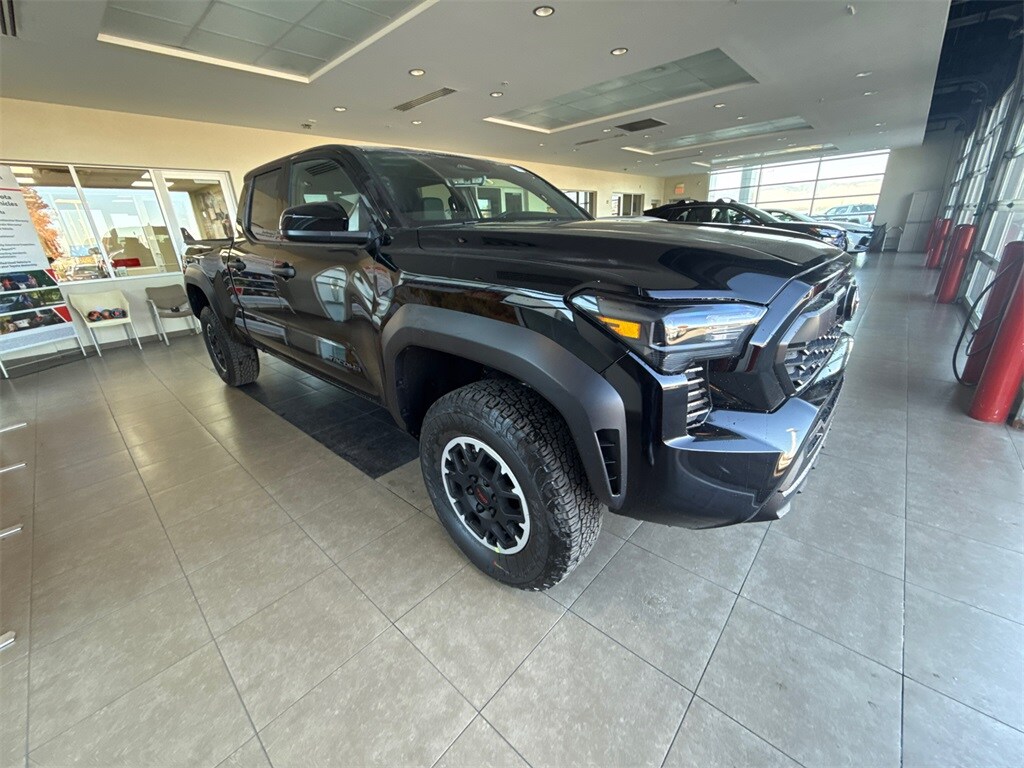 2025 Toyota Tacoma TRD Off-Road photo 4