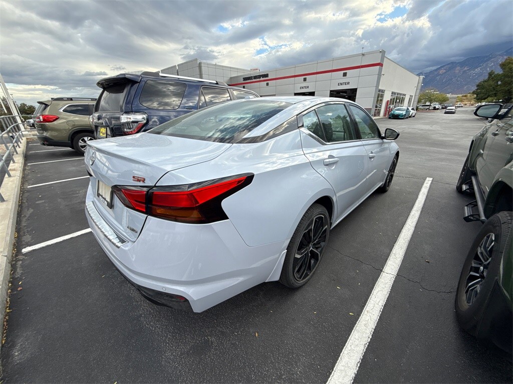 2023 Nissan Altima 2.5 SR photo 3