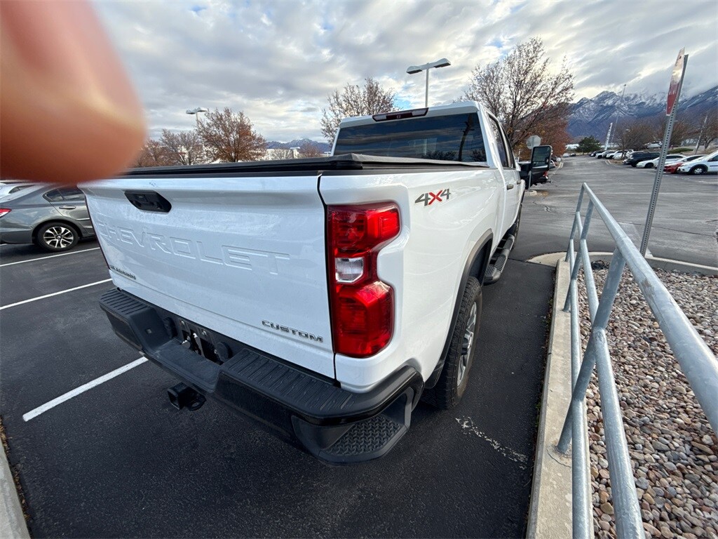 2023 Chevrolet Silverado 2500HD Custom photo 2