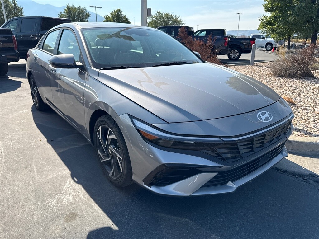 2025 Hyundai Elantra Limited photo 4