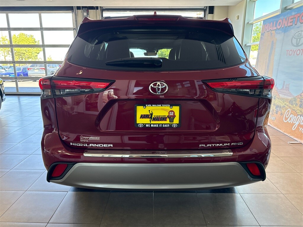 2022 Toyota Highlander Platinum photo 3