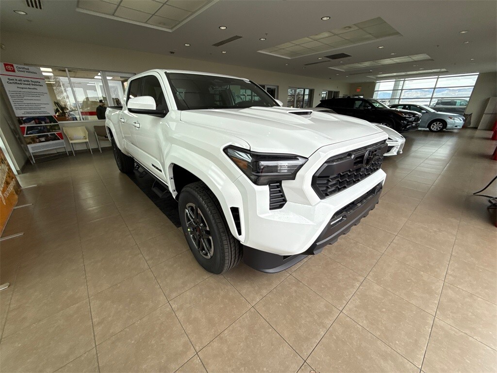 2026 Toyota Tacoma TRD Sport photo 4