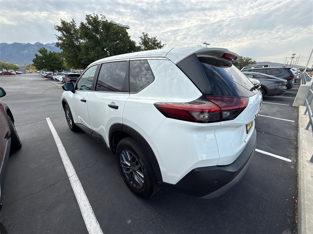 2023 Nissan Rogue S photo 2