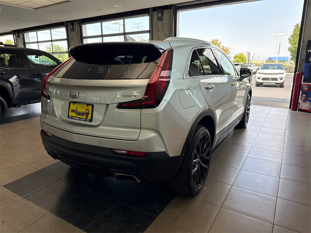 2022 Cadillac XT4 Luxury photo 2
