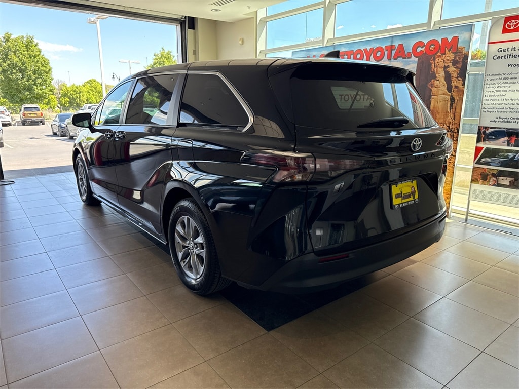 Used 2023 Toyota Sienna LE with VIN 5TDKRKEC0PS158682 for sale in Draper, UT