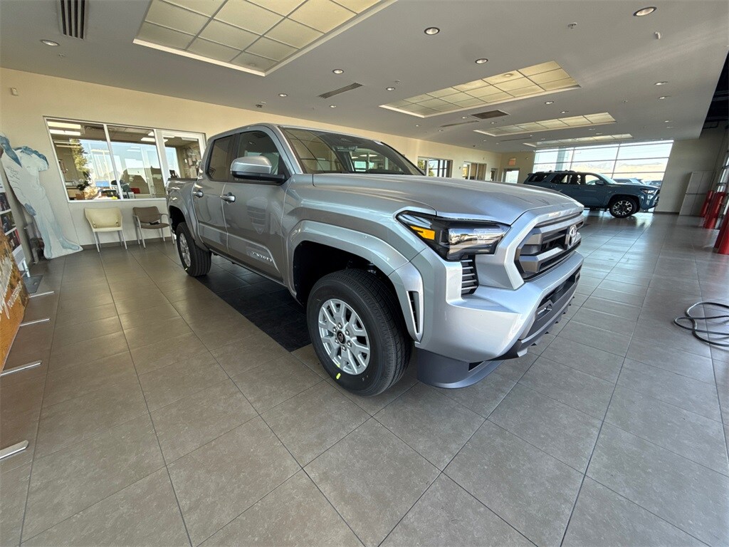 2025 Toyota Tacoma SR5 photo 4