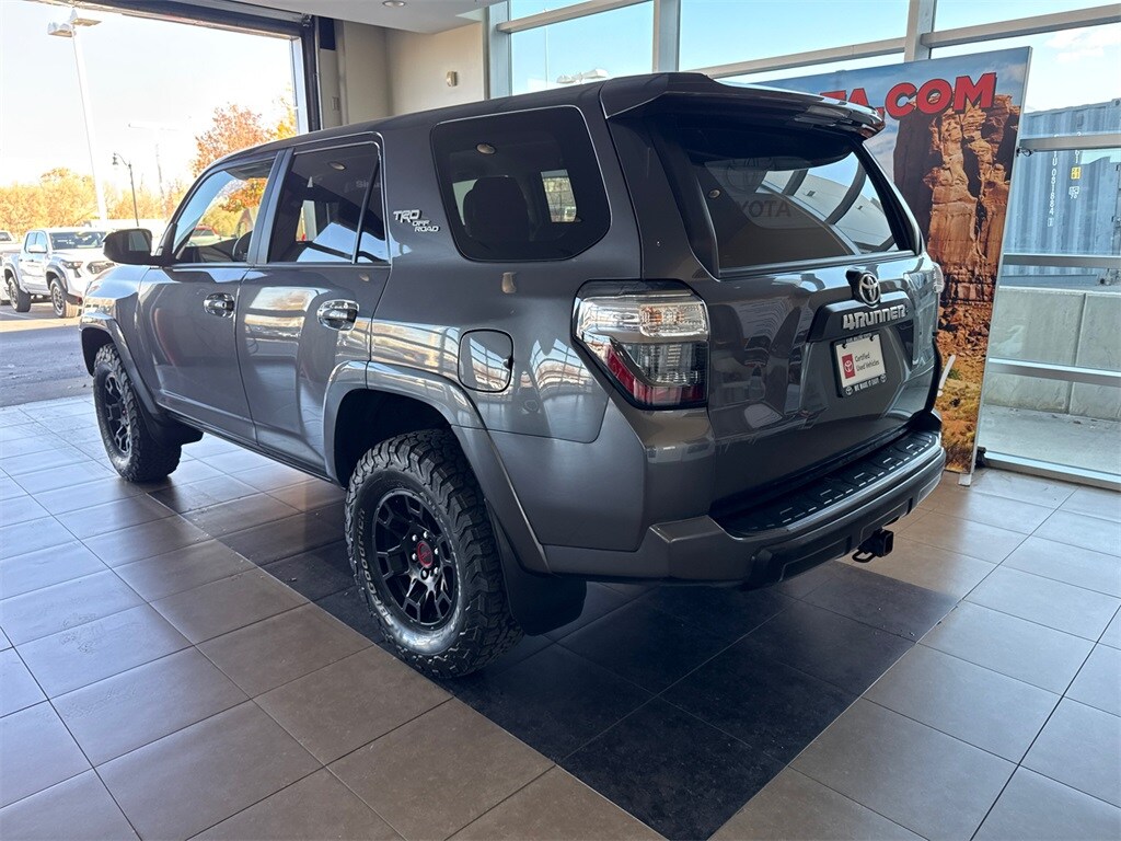 2023 Toyota 4Runner TRD Off-Road photo 2
