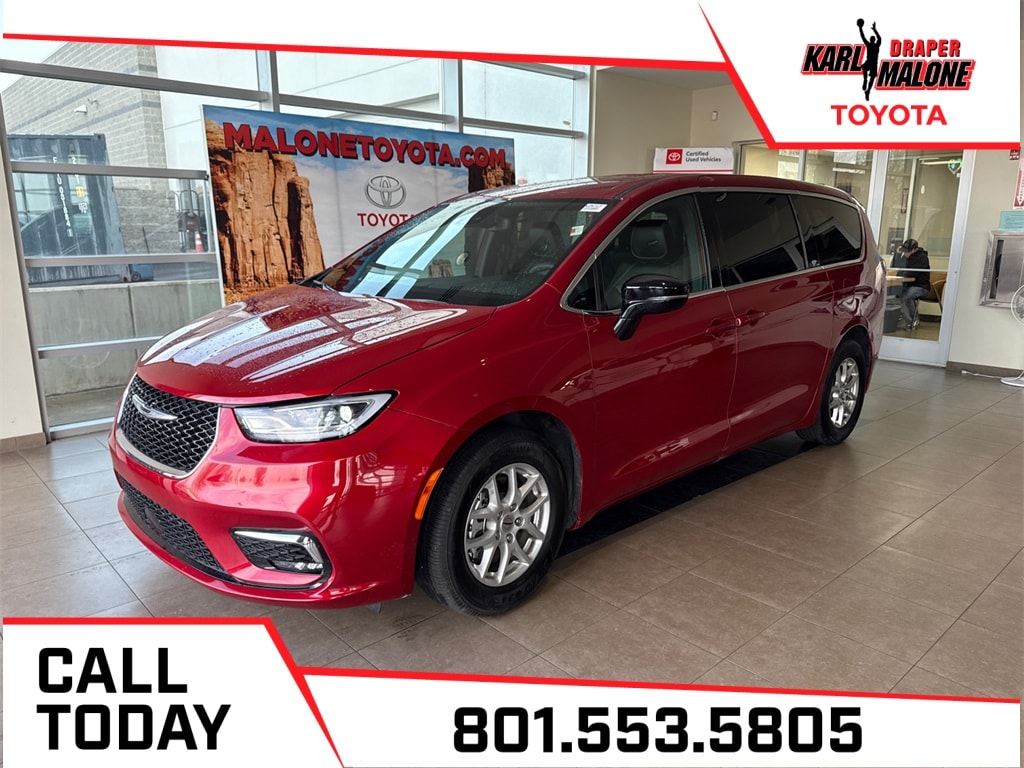 2025 Chrysler Pacifica Select's photo