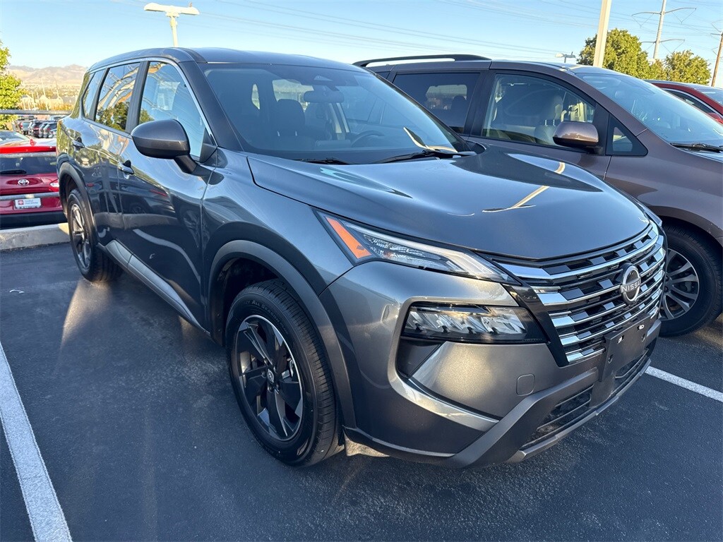 2024 Nissan Rogue SV photo 3