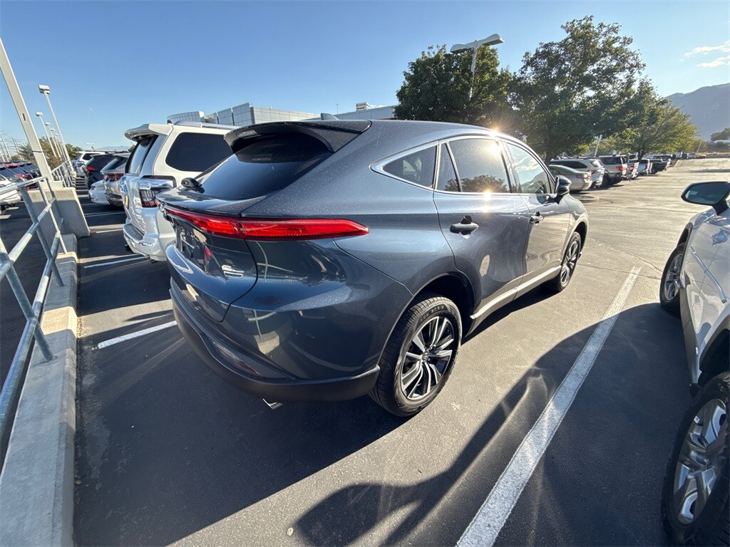 2024 Toyota Venza LE photo 3