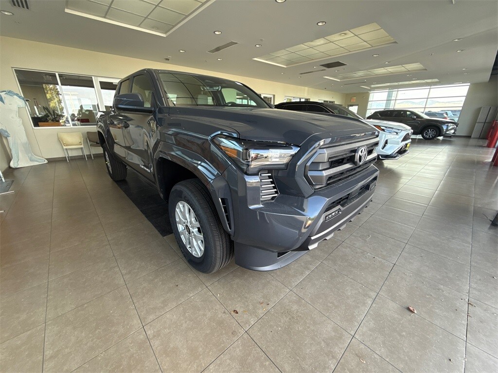 2025 Toyota Tacoma SR5 photo 4