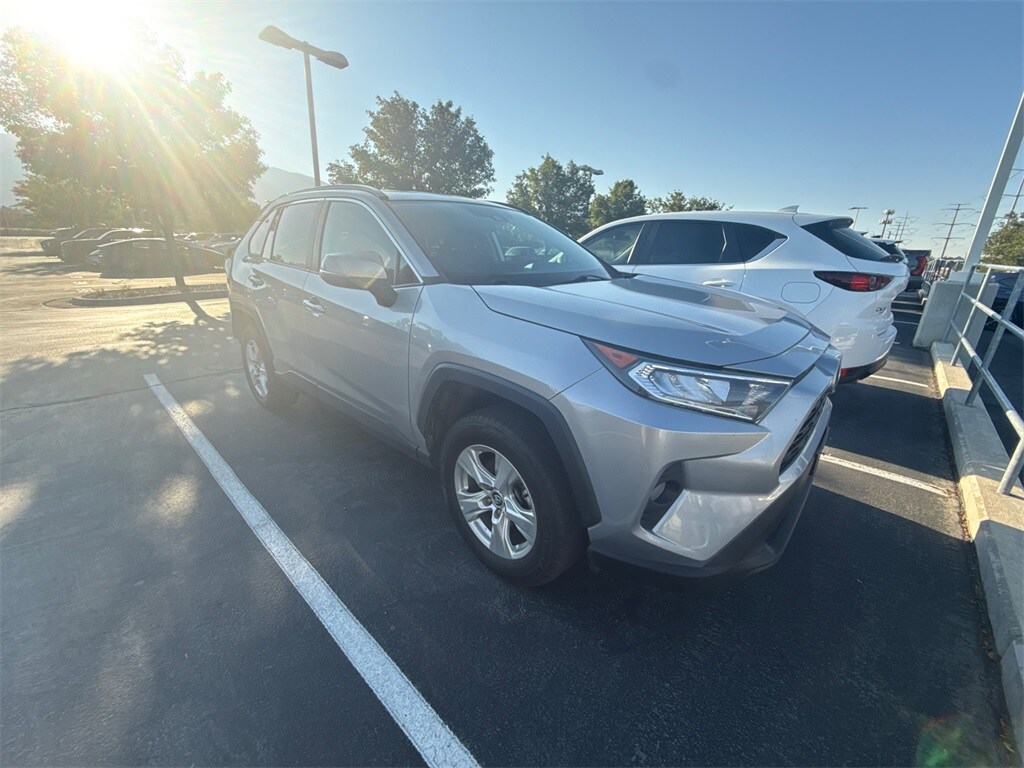 2021 Toyota RAV4 XLE photo 4