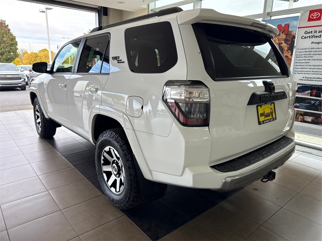 2020 Toyota 4Runner TRD Off-Road photo 2