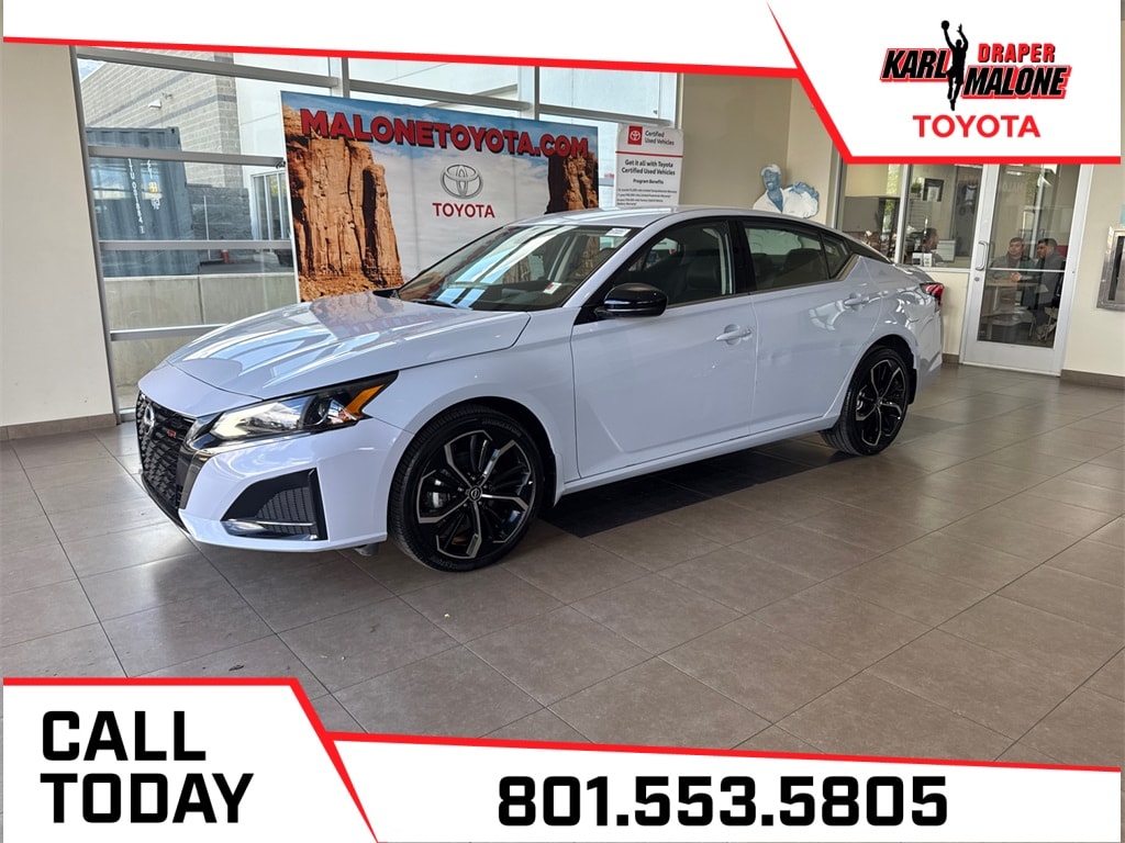 2023 Nissan Altima SR's photo