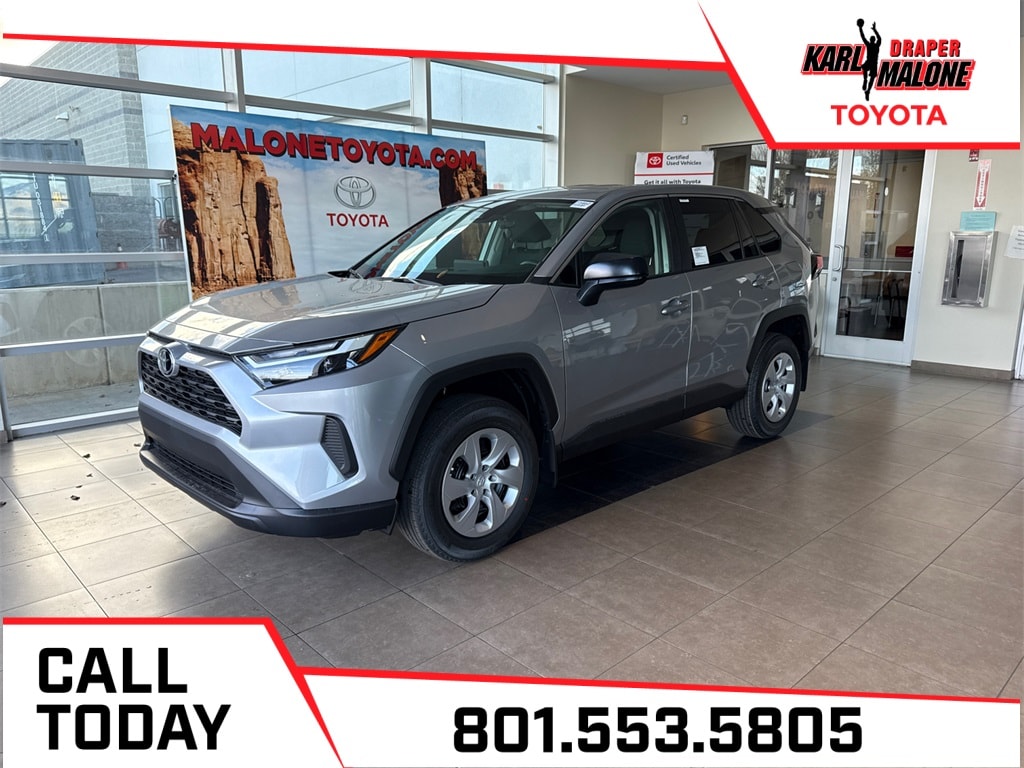 2025 Toyota RAV4 LE's photo