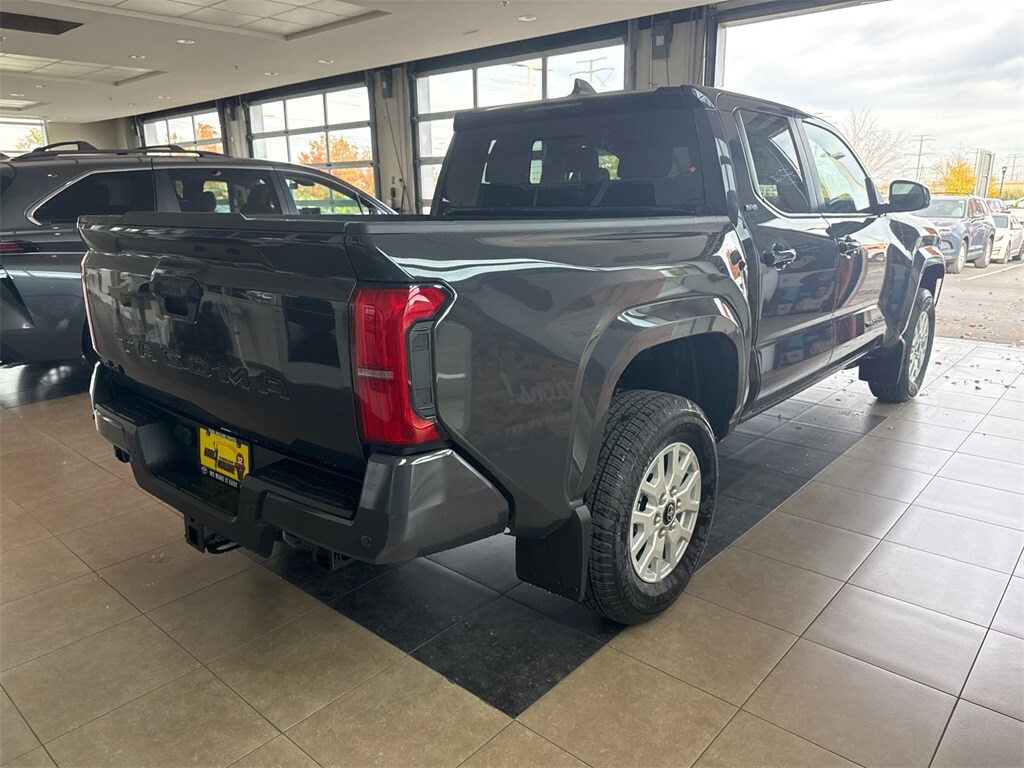 2025 Toyota Tacoma SR5 photo 3