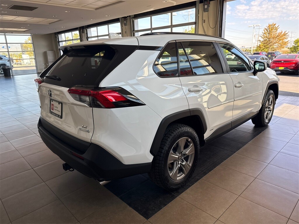 2024 Toyota RAV4 Hybrid LE photo 2