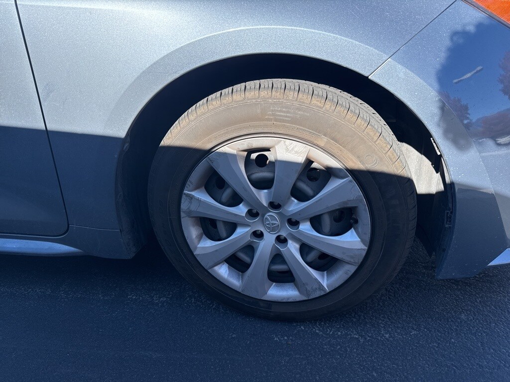 2020 Toyota Corolla LE photo 3