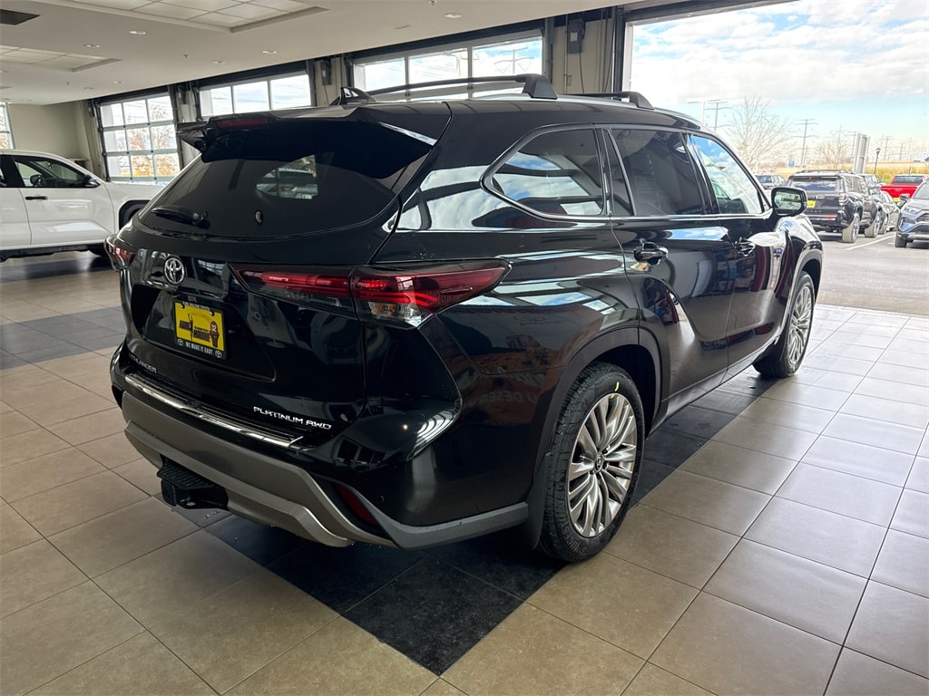 New 2026 Toyota Highlander Platinum SUV
