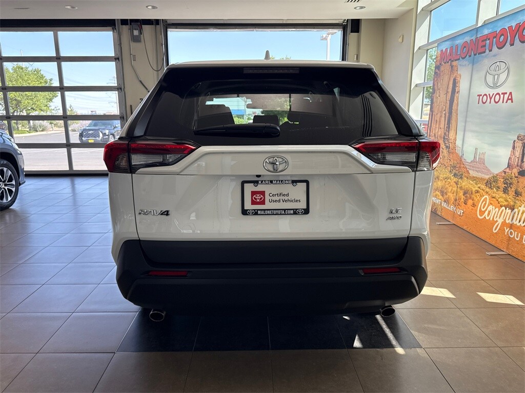 2023 Toyota RAV4 LE photo 3